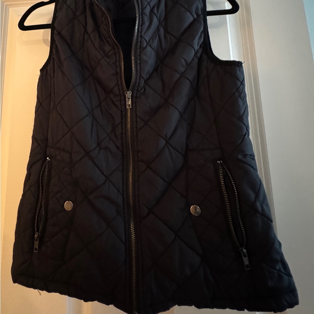 Black Quilted Vest with Zipper Pockets